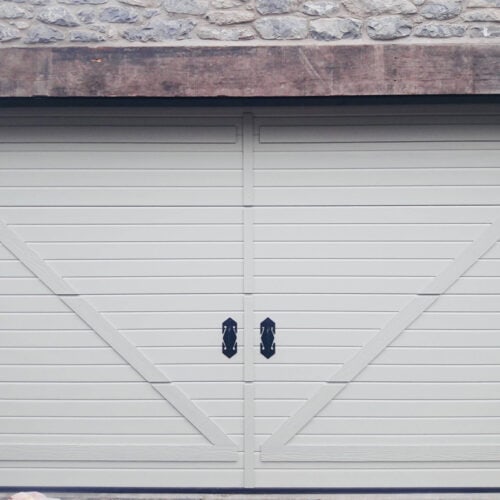 Ryterna-Insulated-Sectional-Door-with-custom-Retro-Z-detail-and-hinges,-in-Light-Grey